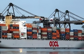 亚洲-美国需求反弹，全球国际海运集装箱运价飙升（海运运费一周飙升 70%）