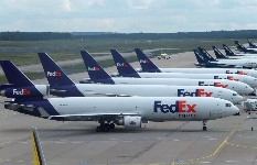 跨境电商爆发：国际快递需求增长的核心引擎